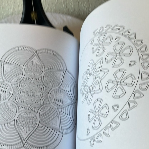 Igloobooks: 2016 Mandalas for Mindfulness Coloring Book - Picture 6 of 16